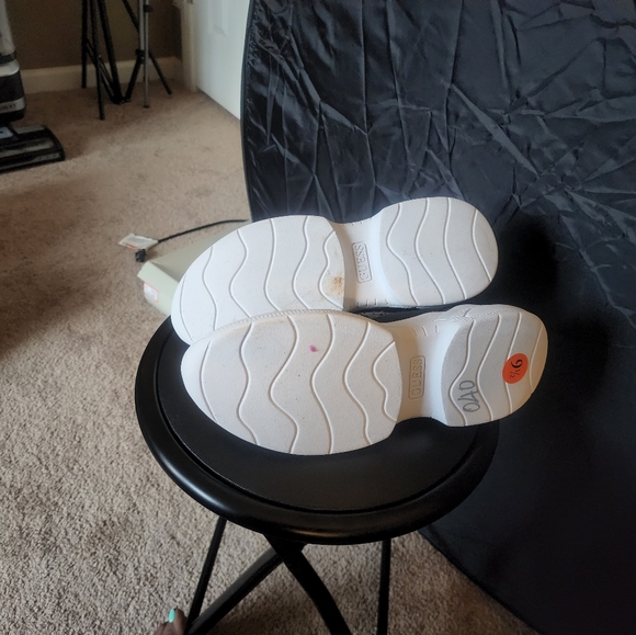 Shoes - Picture 3 of 3